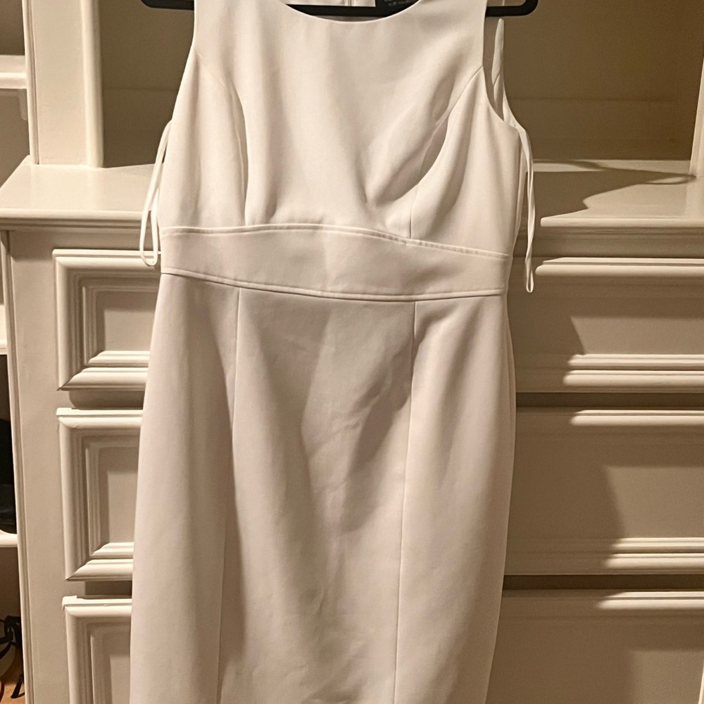 Elegant White Sleeveless Dress